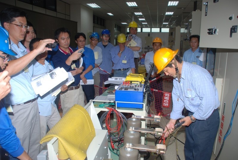 100.05.17用電設備檢驗乙級訓練台電人員操作示範